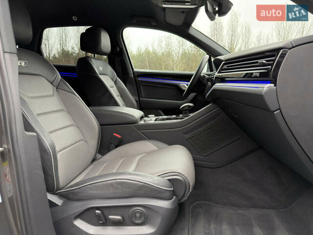 Сірий Фольксваген Туарег, об'ємом двигуна 3 л та пробігом 45 тис. км за 59999 $, фото 90 на Automoto.ua