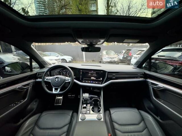 Серый Фольксваген Туарег, объемом двигателя 2.97 л и пробегом 142 тыс. км за 49700 $, фото 27 на Automoto.ua