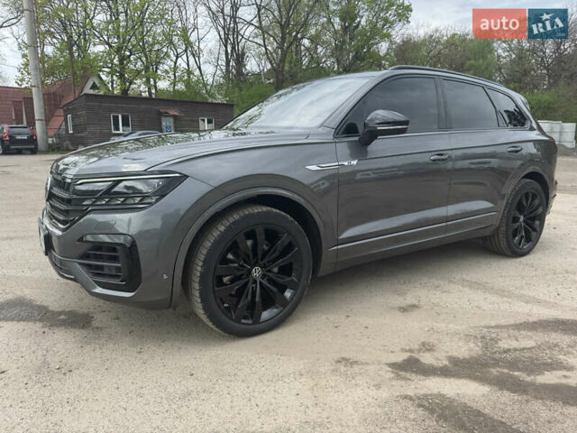 Серый Фольксваген Туарег, объемом двигателя 2.97 л и пробегом 128 тыс. км за 57500 $, фото 2 на Automoto.ua