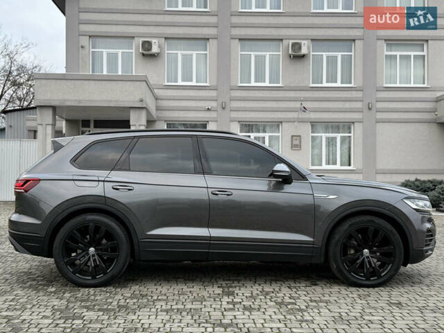 Сірий Фольксваген Туарег, об'ємом двигуна 3 л та пробігом 278 тис. км за 33700 $, фото 23 на Automoto.ua