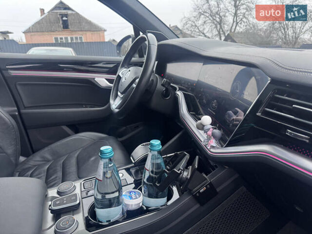 Серый Фольксваген Туарег, объемом двигателя 2.97 л и пробегом 155 тыс. км за 54500 $, фото 38 на Automoto.ua