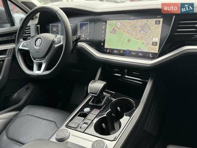 Серый Фольксваген Туарег, объемом двигателя 3 л и пробегом 246 тыс. км за 41750 $, фото 21 на Automoto.ua