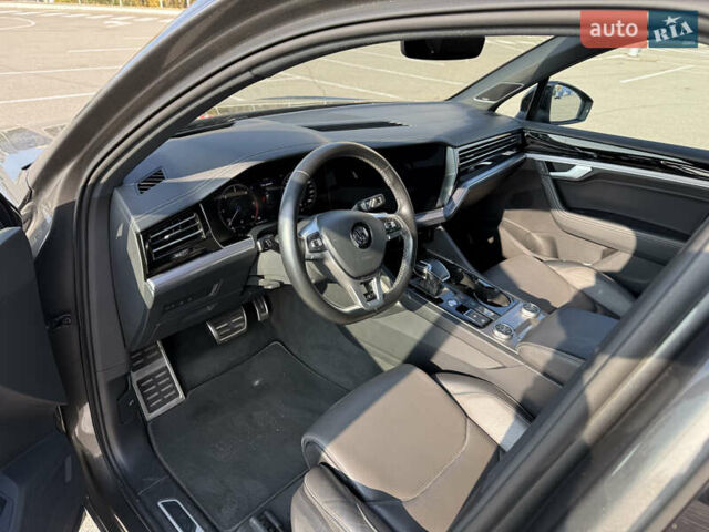Серый Фольксваген Туарег, объемом двигателя 2.97 л и пробегом 214 тыс. км за 46700 $, фото 4 на Automoto.ua