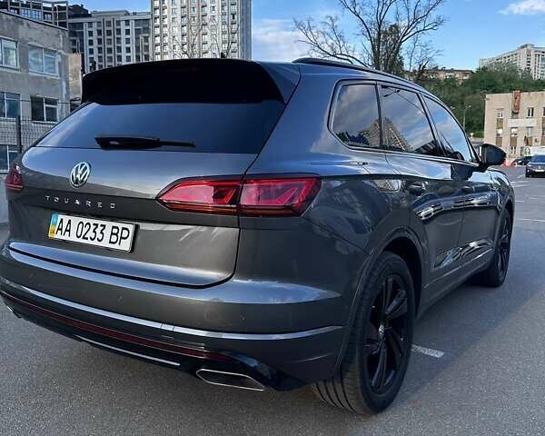 Сірий Фольксваген Туарег, об'ємом двигуна 3.96 л та пробігом 140 тис. км за 58000 $, фото 18 на Automoto.ua
