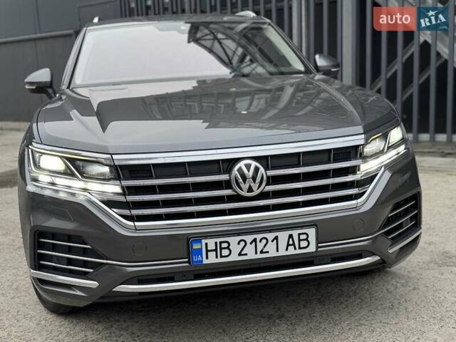 Серый Фольксваген Туарег, объемом двигателя 3 л и пробегом 246 тыс. км за 41750 $, фото 53 на Automoto.ua
