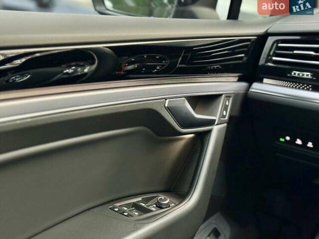 Серый Фольксваген Туарег, объемом двигателя 2.97 л и пробегом 142 тыс. км за 49700 $, фото 35 на Automoto.ua