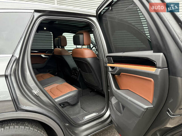 Серый Фольксваген Туарег, объемом двигателя 3 л и пробегом 85 тыс. км за 56500 $, фото 44 на Automoto.ua