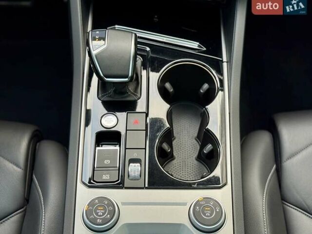 Серый Фольксваген Туарег, объемом двигателя 2.97 л и пробегом 142 тыс. км за 49700 $, фото 36 на Automoto.ua