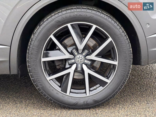 Сірий Фольксваген Туарег, об'ємом двигуна 3 л та пробігом 45 тис. км за 59999 $, фото 36 на Automoto.ua