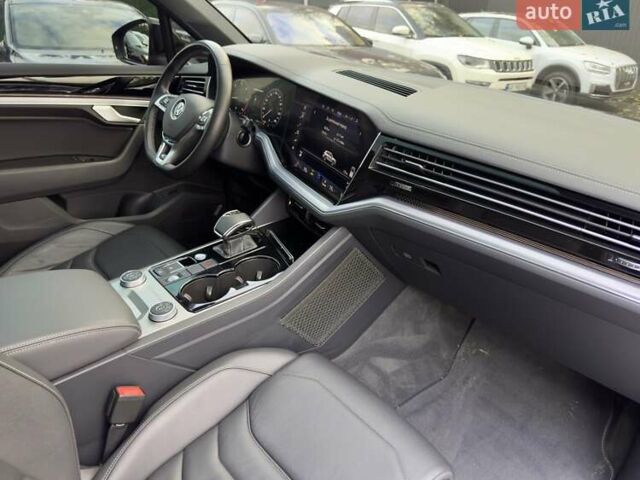 Серый Фольксваген Туарег, объемом двигателя 2.97 л и пробегом 142 тыс. км за 49700 $, фото 20 на Automoto.ua