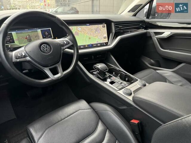 Серый Фольксваген Туарег, объемом двигателя 3 л и пробегом 246 тыс. км за 41750 $, фото 11 на Automoto.ua