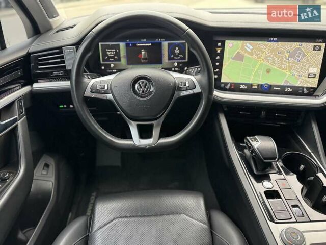 Серый Фольксваген Туарег, объемом двигателя 3 л и пробегом 246 тыс. км за 41750 $, фото 25 на Automoto.ua