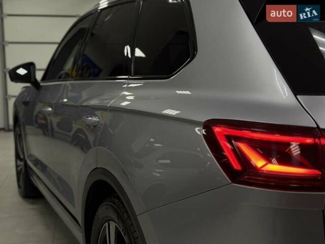 Серый Фольксваген Туарег, объемом двигателя 2.97 л и пробегом 53 тыс. км за 57000 $, фото 24 на Automoto.ua