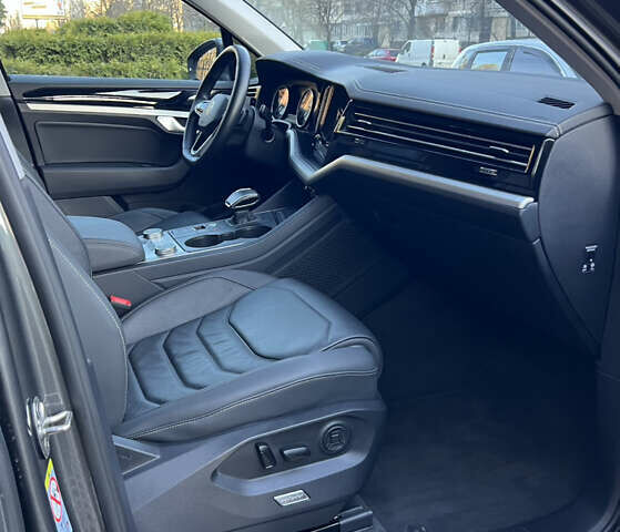 Серый Фольксваген Туарег, объемом двигателя 2.99 л и пробегом 88 тыс. км за 46800 $, фото 11 на Automoto.ua