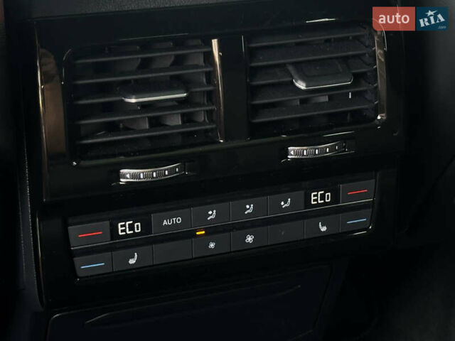 Серый Фольксваген Туарег, объемом двигателя 3 л и пробегом 160 тыс. км за 51500 $, фото 55 на Automoto.ua