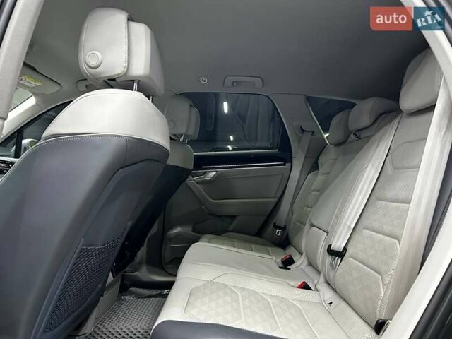 Фольксваген Туарег 2020 у Чернівцях на Automoto.ua Сірий Фольксваген Туарег, об'ємом двигуна 3 л та пробігом 90 тис. км за 50500 $, фото 17 на Automoto.ua