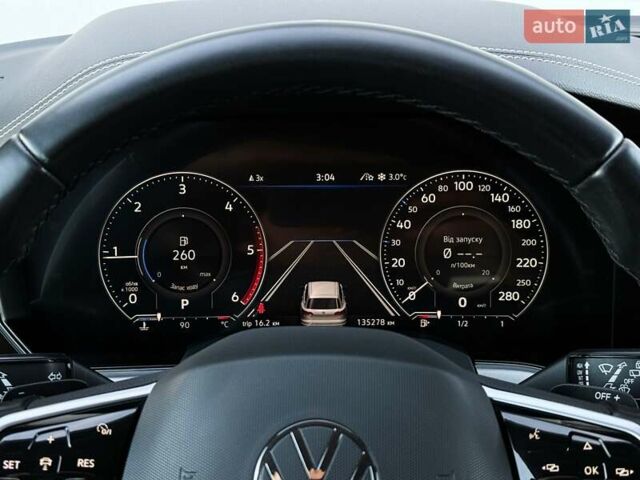 Серый Фольксваген Туарег, объемом двигателя 3 л и пробегом 135 тыс. км за 52999 $, фото 43 на Automoto.ua