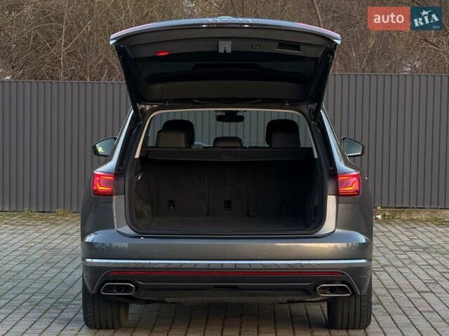 Серый Фольксваген Туарег, объемом двигателя 3 л и пробегом 135 тыс. км за 52999 $, фото 60 на Automoto.ua