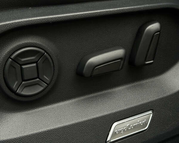 Серый Фольксваген Туарег, объемом двигателя 2.97 л и пробегом 147 тыс. км за 42999 $, фото 25 на Automoto.ua