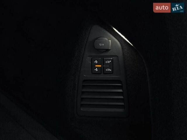 Серый Фольксваген Туарег, объемом двигателя 3 л и пробегом 135 тыс. км за 52999 $, фото 64 на Automoto.ua