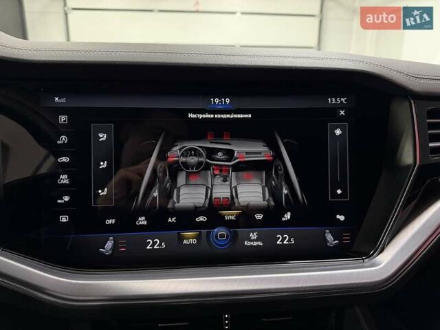 Серый Фольксваген Туарег, объемом двигателя 2.97 л и пробегом 53 тыс. км за 57000 $, фото 32 на Automoto.ua