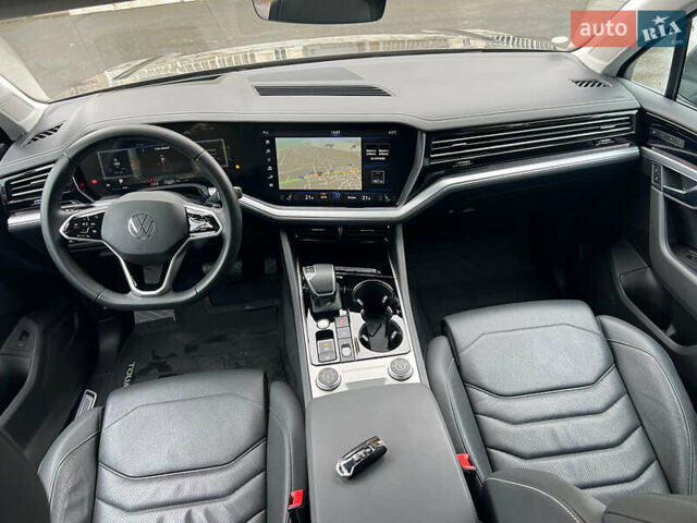 Серый Фольксваген Туарег, объемом двигателя 2.97 л и пробегом 120 тыс. км за 52500 $, фото 19 на Automoto.ua