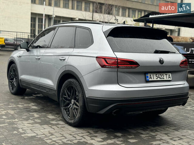Серый Фольксваген Туарег, объемом двигателя 2.97 л и пробегом 147 тыс. км за 42999 $, фото 3 на Automoto.ua
