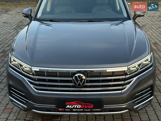 Серый Фольксваген Туарег, объемом двигателя 3 л и пробегом 135 тыс. км за 52999 $, фото 10 на Automoto.ua