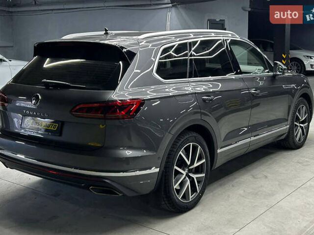 Фольксваген Туарег 2020 у Чернівцях на Automoto.ua Сірий Фольксваген Туарег, об'ємом двигуна 3 л та пробігом 90 тис. км за 50500 $, фото 5 на Automoto.ua