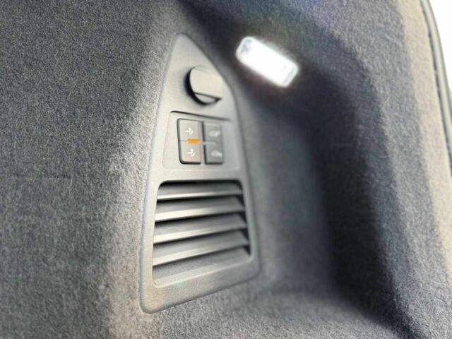 Серый Фольксваген Туарег, объемом двигателя 3 л и пробегом 210 тыс. км за 1402 $, фото 17 на Automoto.ua