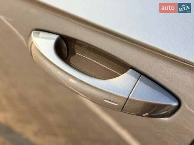 Серый Фольксваген Туарег, объемом двигателя 3 л и пробегом 115 тыс. км за 40500 $, фото 27 на Automoto.ua