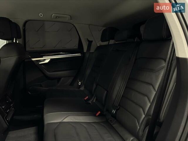 Серый Фольксваген Туарег, объемом двигателя 2.97 л и пробегом 53 тыс. км за 57000 $, фото 45 на Automoto.ua