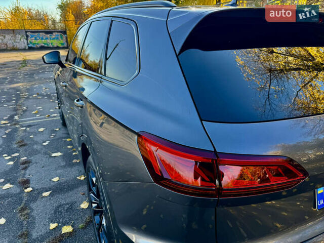 Фольксваген Туарег 2020 у Кривому Розі на Automoto.ua Сірий Фольксваген Туарег, об'ємом двигуна 3.96 л та пробігом 111 тис. км за 72000 $, фото 8 на Automoto.ua