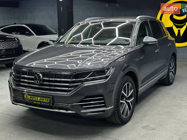 Фольксваген Туарег 2020 у Чернівцях на Automoto.ua Сірий Фольксваген Туарег, об'ємом двигуна 3 л та пробігом 90 тис. км за 50500 $, фото 2 на Automoto.ua