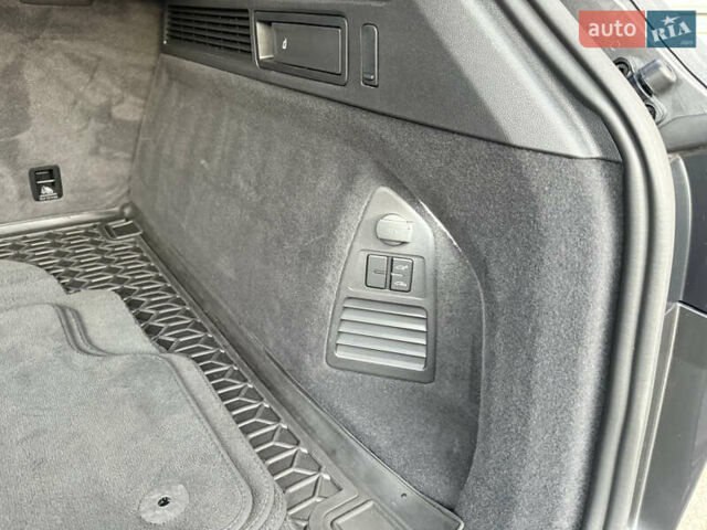 Серый Фольксваген Туарег, объемом двигателя 2.97 л и пробегом 125 тыс. км за 46800 $, фото 34 на Automoto.ua