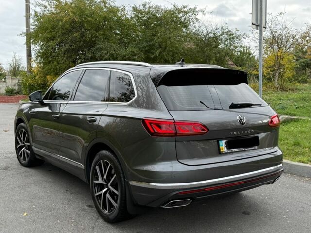 Серый Фольксваген Туарег, объемом двигателя 3 л и пробегом 62 тыс. км за 57950 $, фото 4 на Automoto.ua