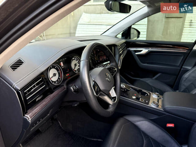 Серый Фольксваген Туарег, объемом двигателя 2.97 л и пробегом 125 тыс. км за 46800 $, фото 21 на Automoto.ua