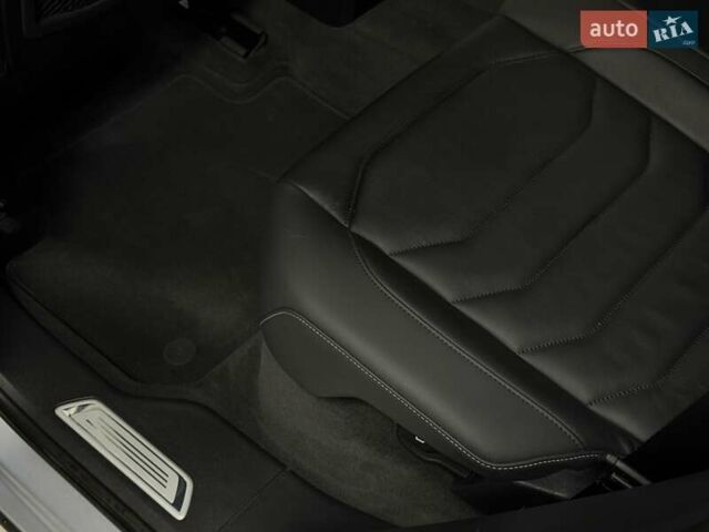 Серый Фольксваген Туарег, объемом двигателя 2.97 л и пробегом 53 тыс. км за 57000 $, фото 43 на Automoto.ua