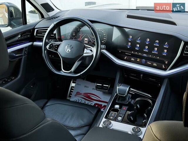 Серый Фольксваген Туарег, объемом двигателя 3 л и пробегом 135 тыс. км за 52999 $, фото 72 на Automoto.ua