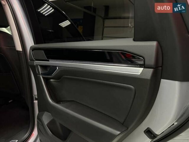 Серый Фольксваген Туарег, объемом двигателя 2.97 л и пробегом 53 тыс. км за 57000 $, фото 46 на Automoto.ua