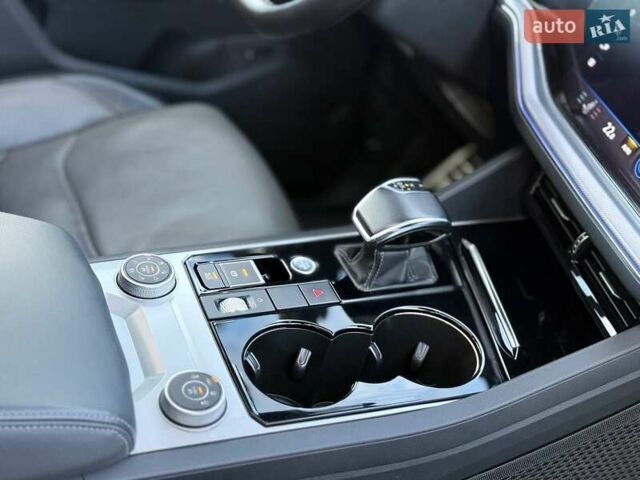 Сірий Фольксваген Туарег, об'ємом двигуна 2.97 л та пробігом 199 тис. км за 59999 $, фото 10 на Automoto.ua