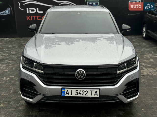 Серый Фольксваген Туарег, объемом двигателя 2.97 л и пробегом 147 тыс. км за 42999 $, фото 2 на Automoto.ua