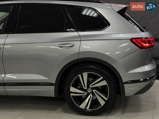 Серый Фольксваген Туарег, объемом двигателя 2.97 л и пробегом 53 тыс. км за 57000 $, фото 18 на Automoto.ua