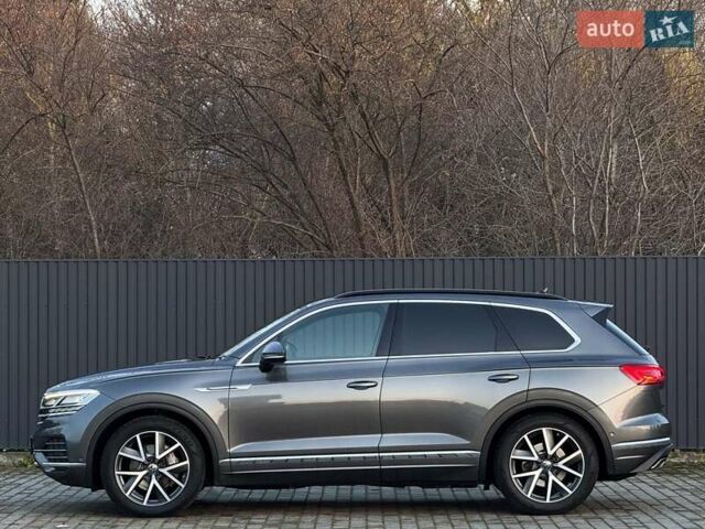 Серый Фольксваген Туарег, объемом двигателя 3 л и пробегом 135 тыс. км за 52999 $, фото 6 на Automoto.ua