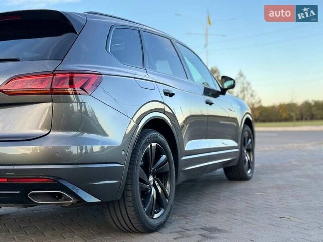 Сірий Фольксваген Туарег, об'ємом двигуна 2.97 л та пробігом 199 тис. км за 59999 $, фото 2 на Automoto.ua