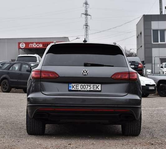 Сірий Фольксваген Туарег, об'ємом двигуна 2.99 л та пробігом 204 тис. км за 41999 $, фото 2 на Automoto.ua