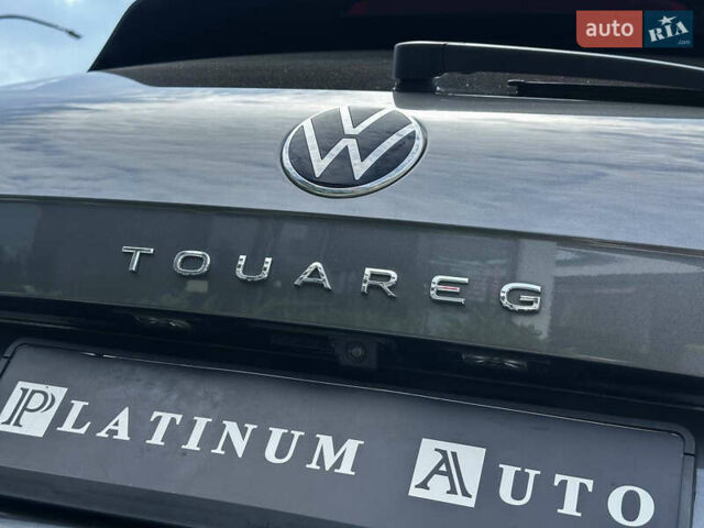 Серый Фольксваген Туарег, объемом двигателя 3 л и пробегом 160 тыс. км за 51500 $, фото 32 на Automoto.ua