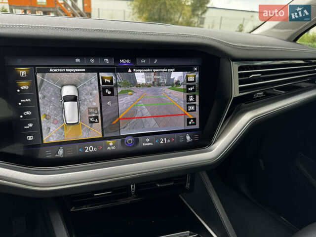Фольксваген Туарег 2020 у Києві на Automoto.ua Сірий Фольксваген Туарег, об'ємом двигуна 3 л та пробігом 41 тис. км за 48700 $, фото 36 на Automoto.ua