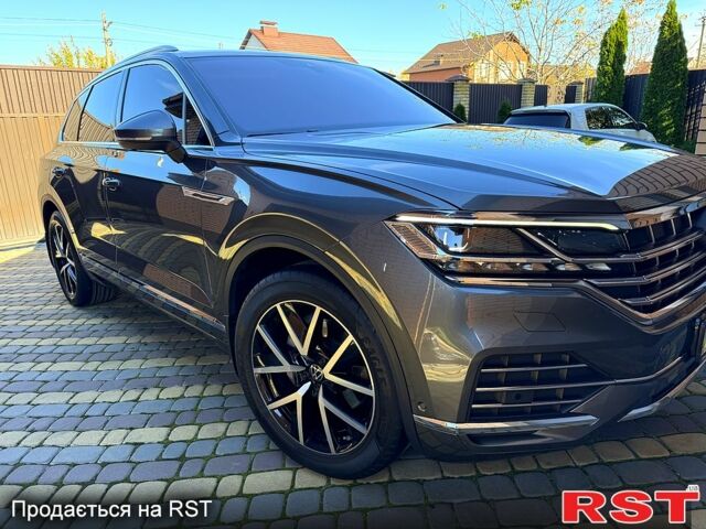 Сірий Фольксваген Туарег, об'ємом двигуна 3 л та пробігом 62 тис. км за 56999 $, фото 2 на Automoto.ua