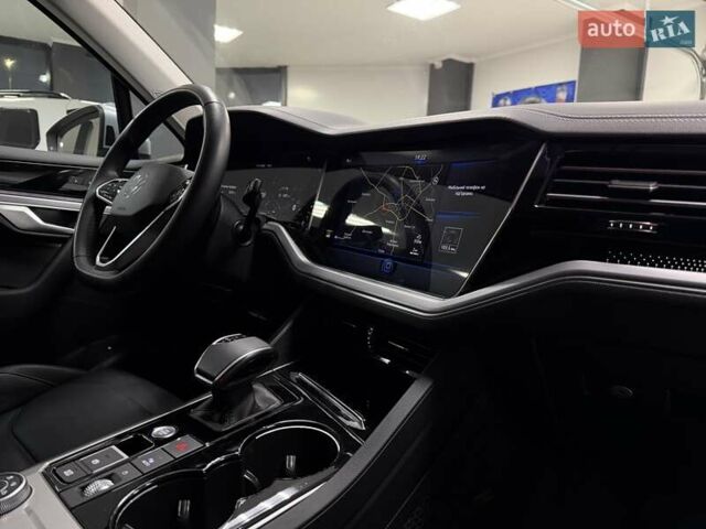 Серый Фольксваген Туарег, объемом двигателя 2.97 л и пробегом 53 тыс. км за 57000 $, фото 50 на Automoto.ua